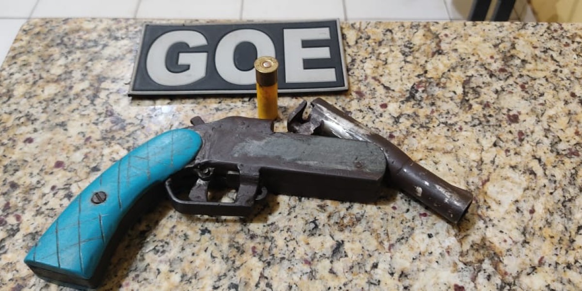 Homem é preso por porte ilegal de arma de fogo em Caxias