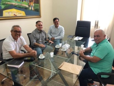 Gabriel Tenório se reúne com lideranças políticas em São Luís, na sede da SECAP 