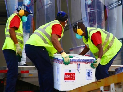 Maranhão recebe novas doses da CoronaVac para vacinar idosos e profissionais da saúde