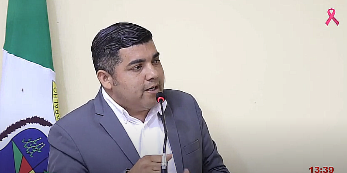 “A oposição hoje tá igual a menino curioso, ficando de trás da porta pra ouvir as coisas” Diz Hagamenon Maceda.