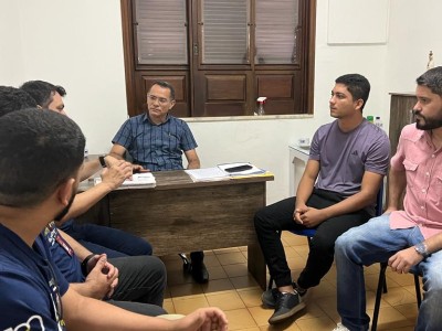 Secretário Professor Chiquinho se reúne com representantes do cartório de Registro de Imóveis de Caxias 