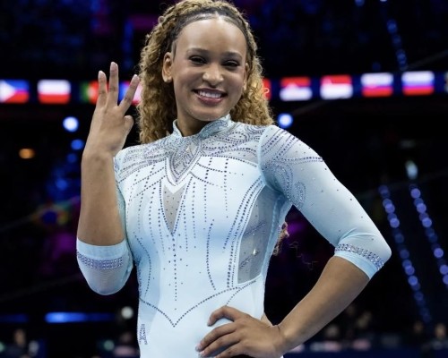 Rebeca Andrade conquista o tricampeonato mundial no salto e faz história