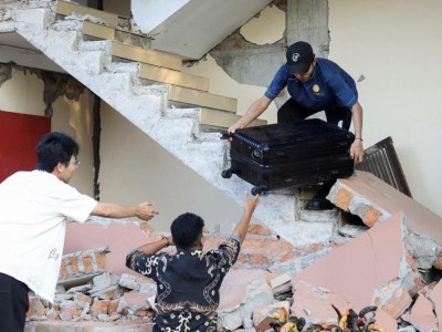 Terremoto de grande intensidade provoca mortes, destruição e alerta de tsunami na Indonésia