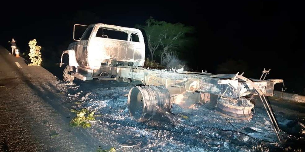 Caminhão incendiado é abandonado na BR-402 no Maranhão