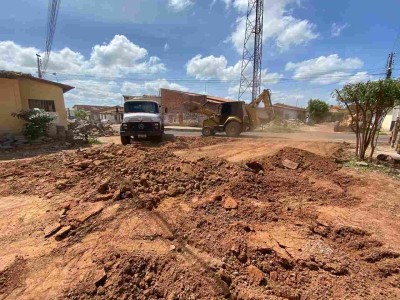 Prefeitura de Codó realiza pavimentação em bloquetes na rua Diogo Alves no bairro Santo Antônio