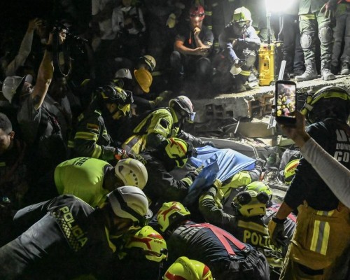 Mulher é resgatada sob escombros 36 horas após terremoto na Colômbia