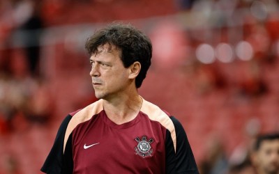 Corinthians demite o técnico Fernando Diniz após sequência de derrotas no Brasileirão