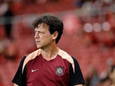 Corinthians demite o técnico Fernando Diniz após sequência de derrotas no Brasileirão