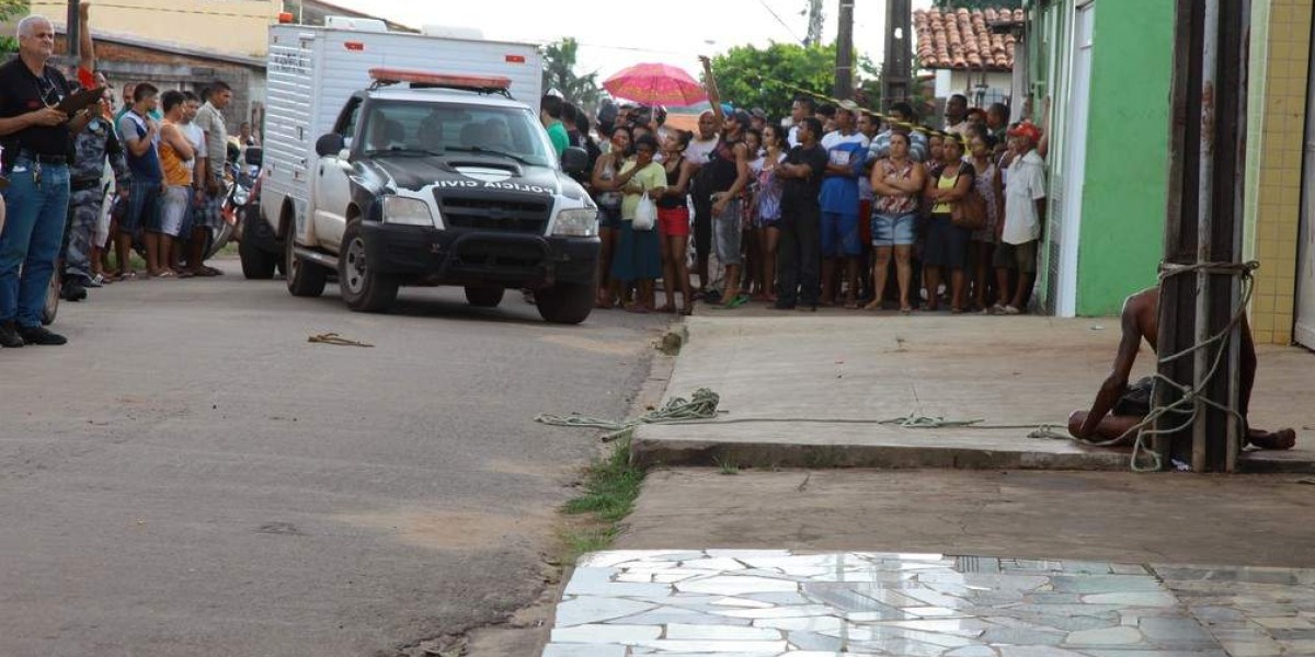 Justiça absolve três acusados de linchar homem em poste até a morte em São Luís