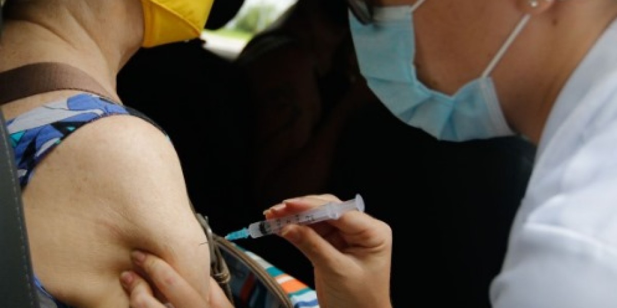 Mortes e ocupação de UTIs têm queda, com avanço da vacinação