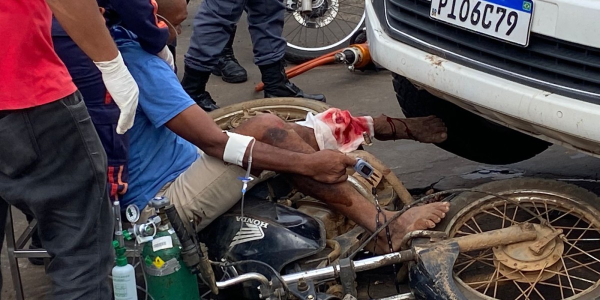 Vítima fica presa nas ferragens em acidente na avenida Alexandre Costa, em Caxias