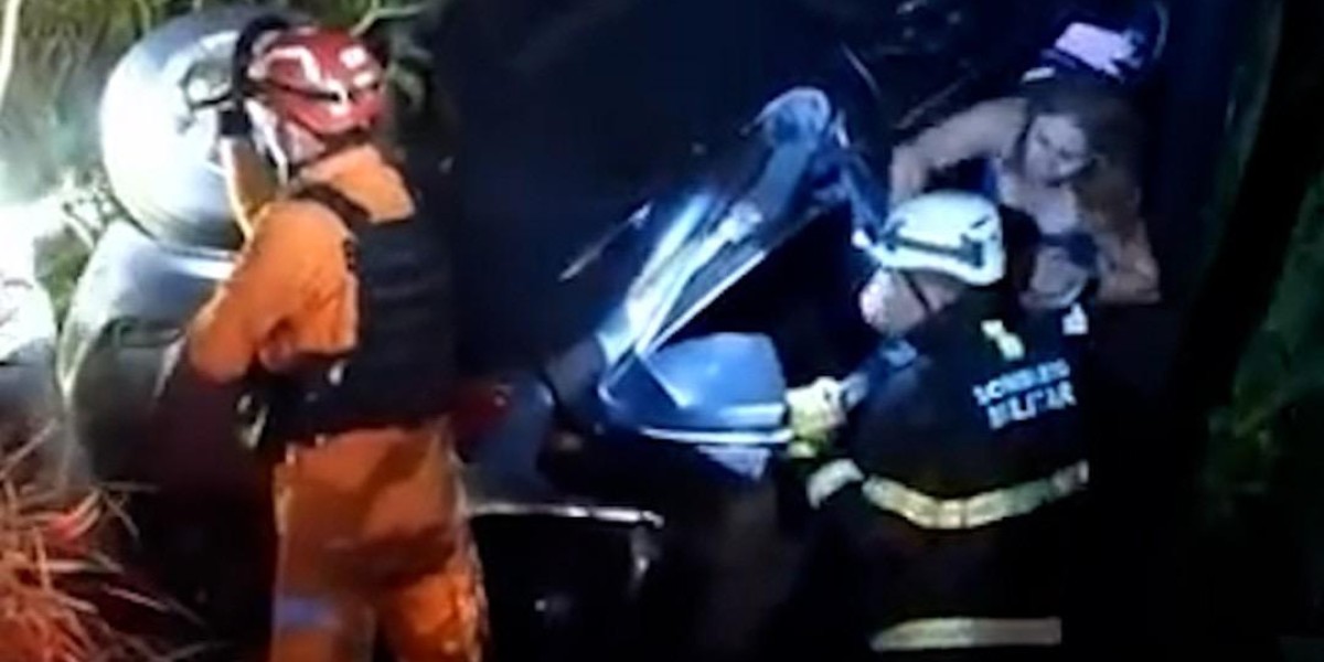 Mulher é resgatada após carro cair de ponte na BR-316, em Timon