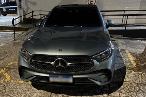 Carro de luxo ligado a Deolane Bezerra é apreendido pela polícia em São Paulo