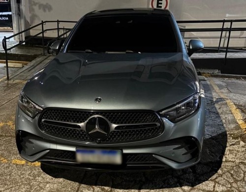 Carro de luxo ligado a Deolane Bezerra é apreendido pela polícia em São Paulo