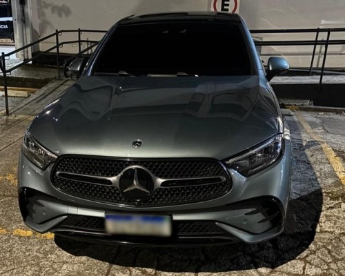Carro de luxo ligado a Deolane Bezerra é apreendido pela polícia em São Paulo
