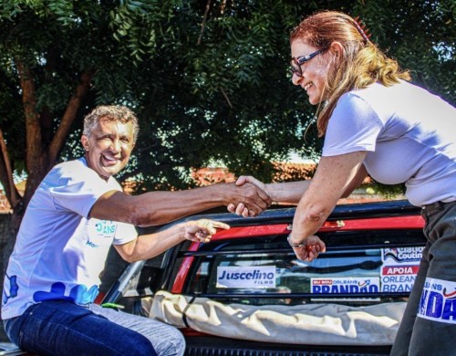 Força política de Nonatinho marca adesivaço em apoio a Orleans, Claudia e Juscelino em Matões