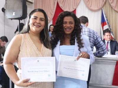 Durante cerimônia, Rose e Lacerda recebem diplomas da  Justiça Eleitoral, em São João do Sóter