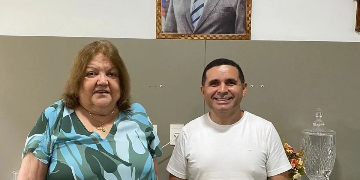 Vereador Mário Assunção se reúne com a ex-deputada estadual Cleide Coutinho.