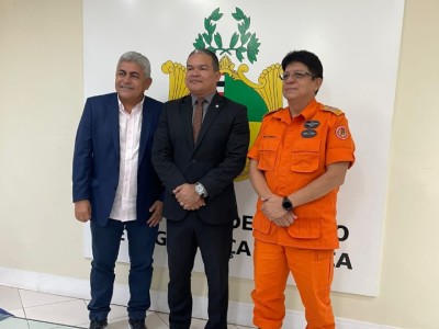 Prefeito Zé Francisco cumpre agenda na capital e consegue nova viatura policial para Codó