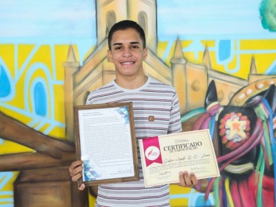 Poeta Timonense de 17 anos é selecionado para participar do Festival de Poesia de Lisboa