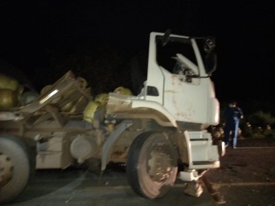 Batida entre duas carretas deixa 1 morto e 3 feridos na BR-316