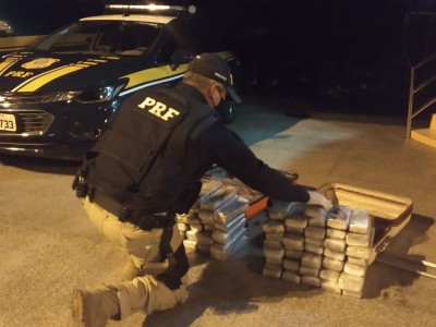 PRF apreende mais de 70 tabletes de maconha em Caxias