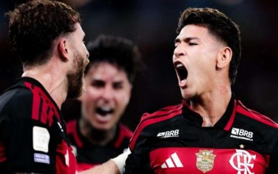 Flamengo vence Atlético-MG e retoma liderança do Brasileirão