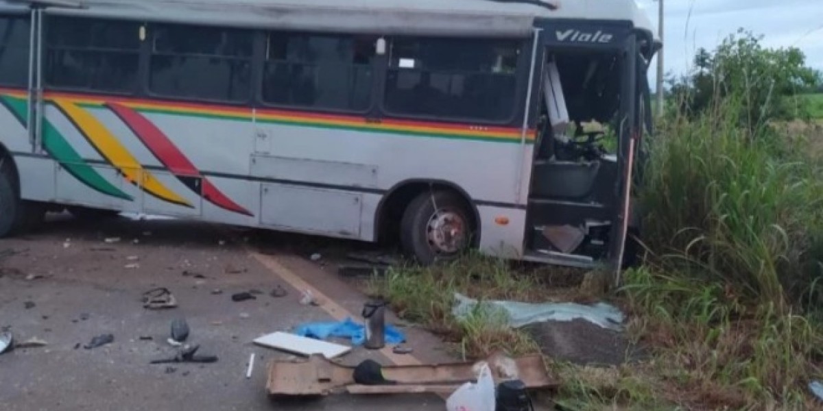 Colisão entre ônibus e carreta na BR-230 deixa três feridos entre Pastos Bons e São Domingos do Azeitão