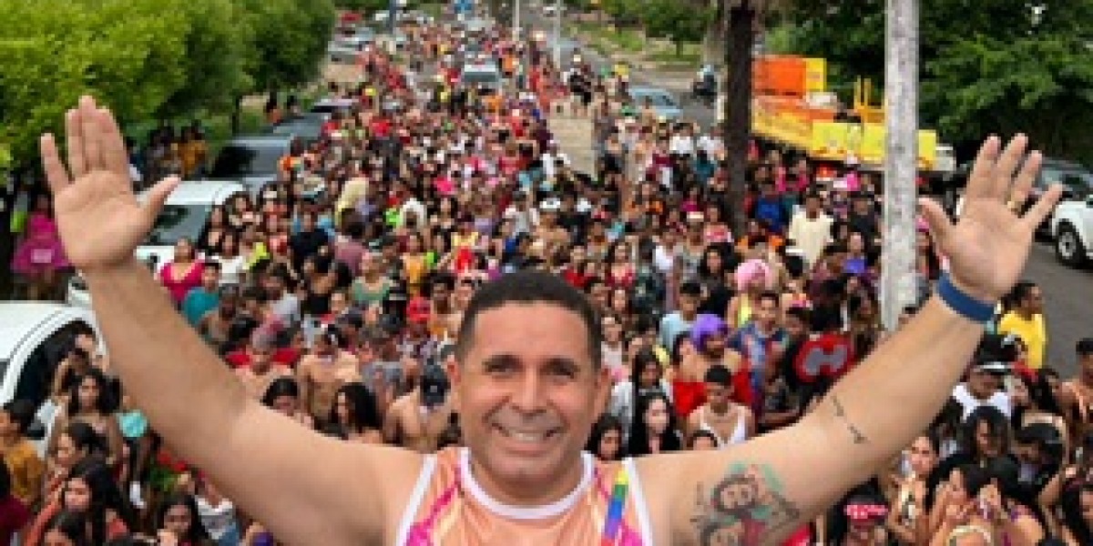 Vereador Mário Assunção cai na folia no bloco “As Bonecas” em Caxias 