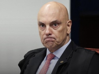 Moraes defende regulação do jornalismo e quer que STF exija diploma para a profissão