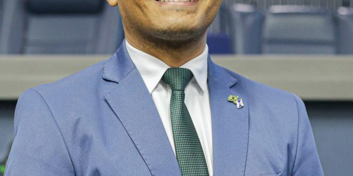 Futuro Secretário de Educação sofre racismo em grupo de formação de professores da SEMEC