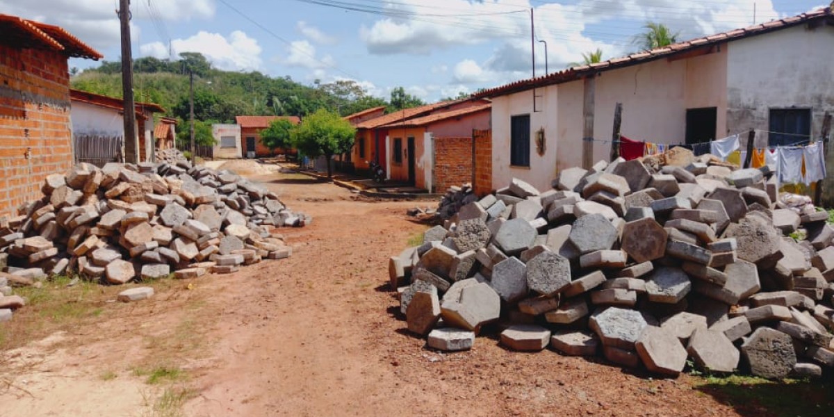 Prefeito Zé Francisco visita obras de pavimentação em bloquetes que foram iniciadas em Codó
