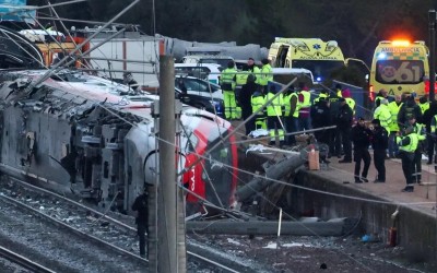 Colisão entre trens de alta velocidade deixa ao menos 30 mortos na Espanha