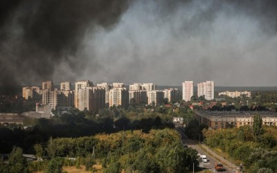 Ataque russo provoca explosão em depósito e deixa 37 mortos próximo a Kiev