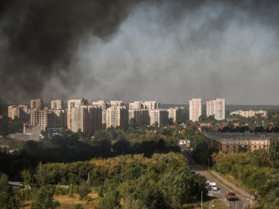 Ataque russo provoca explosão em depósito e deixa 37 mortos próximo a Kiev