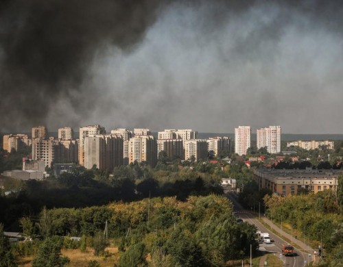 Ataque russo provoca explosão em depósito e deixa 37 mortos próximo a Kiev