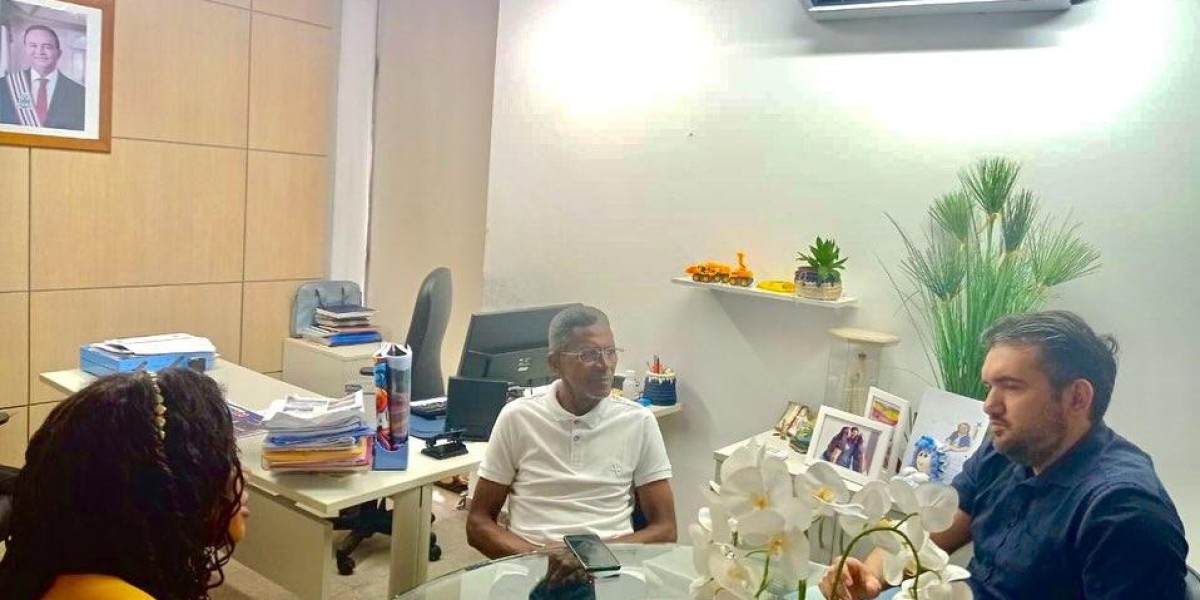 Prefeita Lacerda se reúne com engenheiro Fernando Fontelles da SINFRA e avança regularização de terras em São João do Sóter