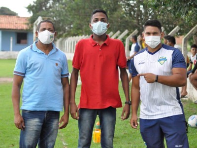 Vini Jansen visita centro de treinamento do São José em São Luís