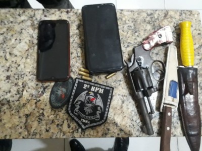 Dupla suspeita de praticar assaltos é presa em Caxias