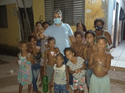 Vereador Thiago Carvalho comemora aniversário distribuindo sopa e cestas básicas para pessoas carentes em Timon