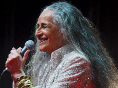 Maria Bethânia anuncia turnê especial pelos 60 anos de carreira