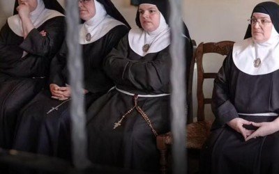 Freiras espanholas são presas suspeitas de venderem artefatos da Igreja