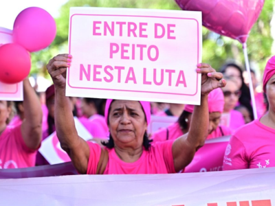Caminhada pelo centro histórico abre oficialmente a Campanha Outubro Rosa em Caxias