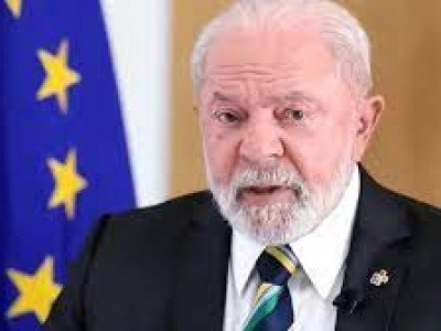 Lula em Procedimento Médico Urgente: Cirurgia no Quadril