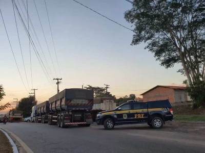 PRF flagra carregamento de mercadoria sem nota fiscal na BR-316