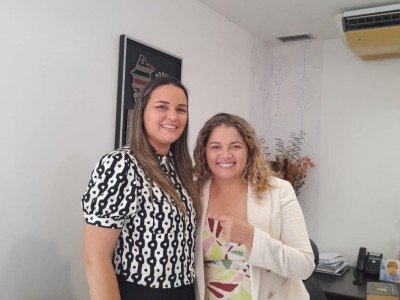 Kellyane intensifica pré-candidatura a vereadora de Timon em encontro com Deputada Estadual Mical Damasceno