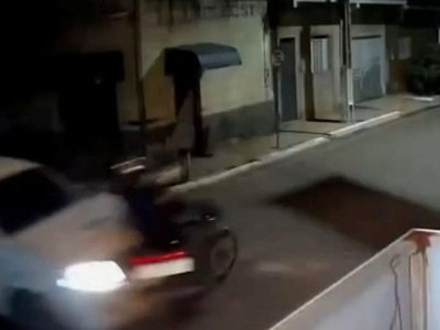 Caminhonete avança preferencial e atropela motociclista e passageiro em Imperatriz 
