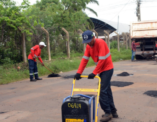 Operação Tapa-Buracos é realizada na Avenida Marechal Costa e Silva