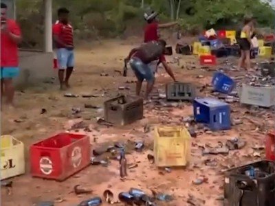 Cervejas são saqueadas após acidente com caminhão na MA-014, em Viana